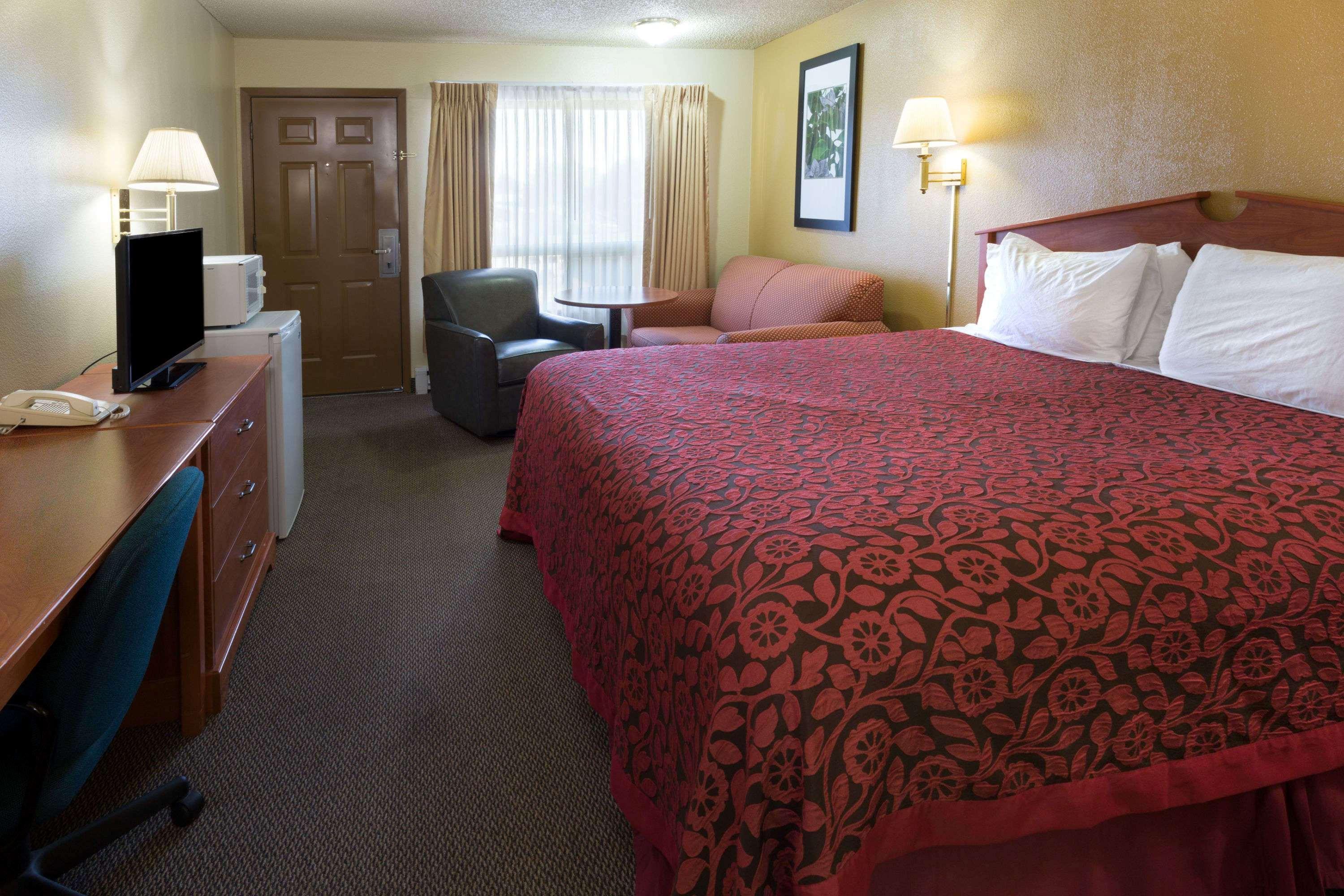 Days Inn By Wyndham Bend Esterno foto