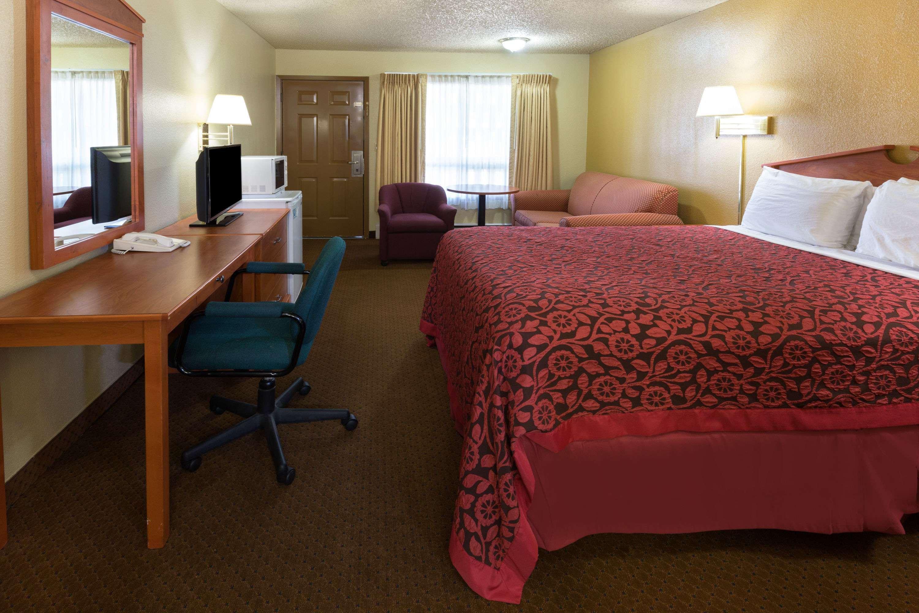 Days Inn By Wyndham Bend Esterno foto