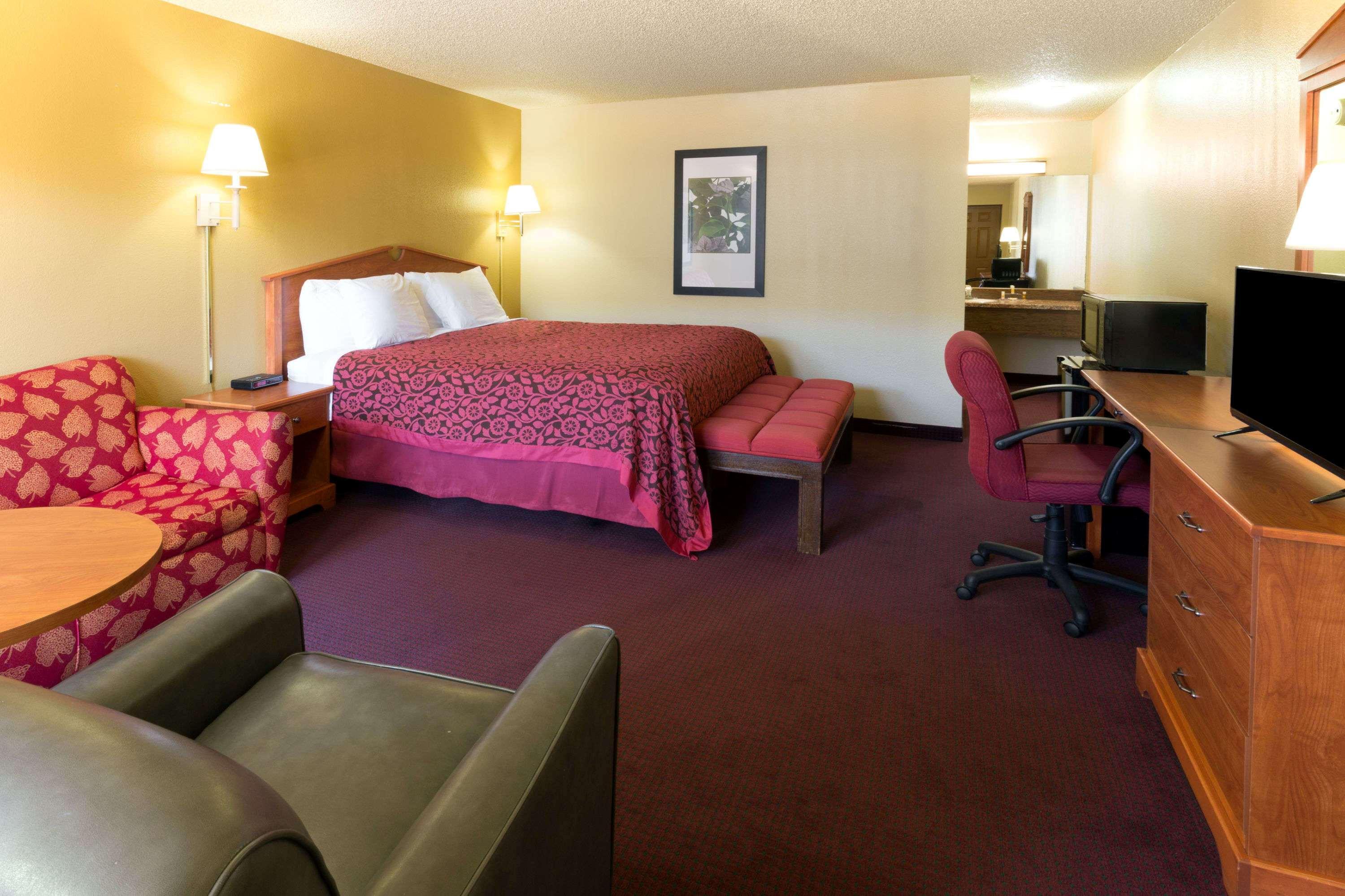 Days Inn By Wyndham Bend Esterno foto
