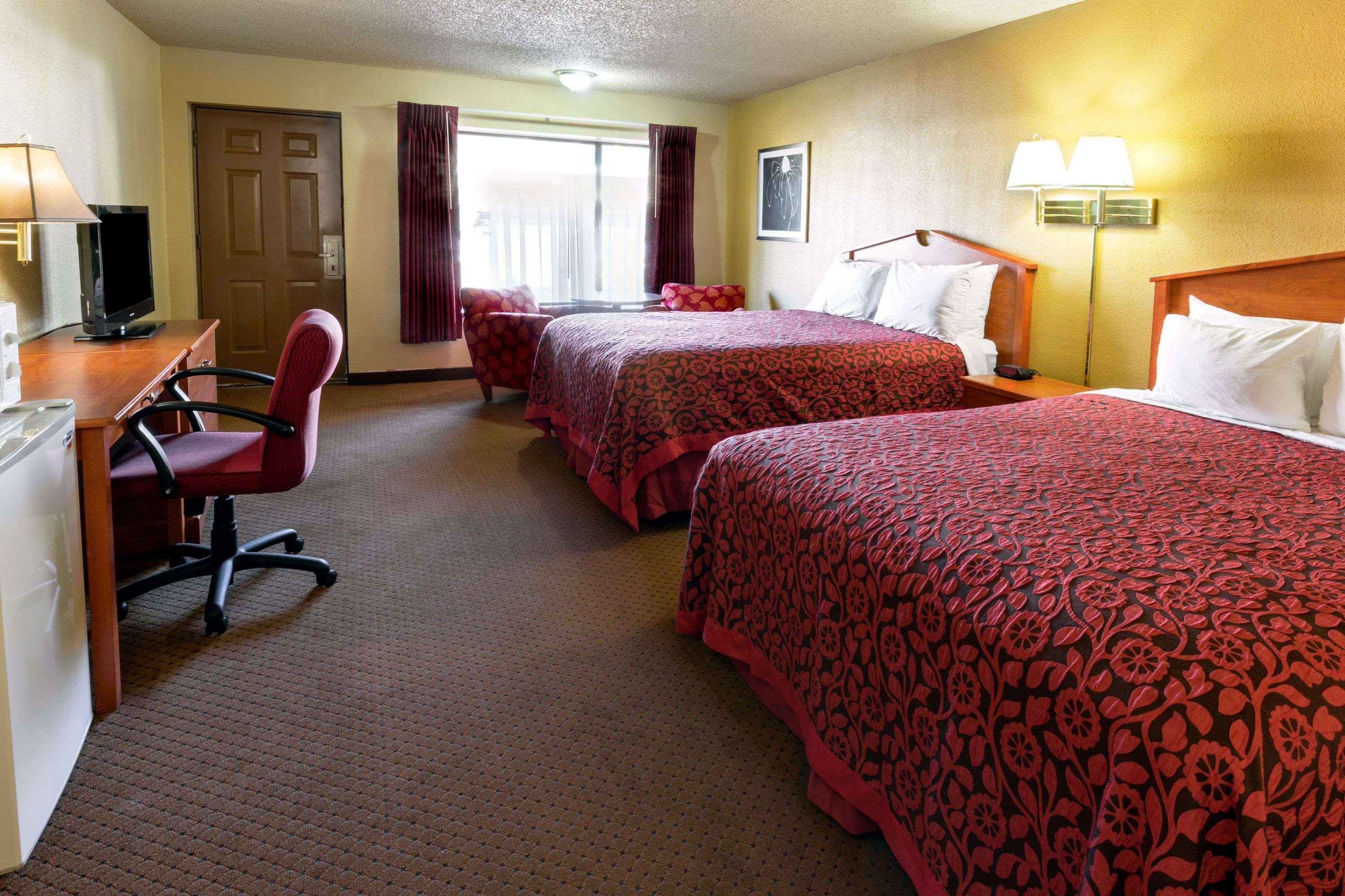 Days Inn By Wyndham Bend Esterno foto
