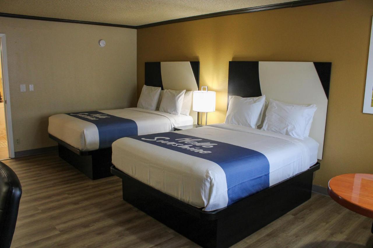 Days Inn By Wyndham Bend Esterno foto