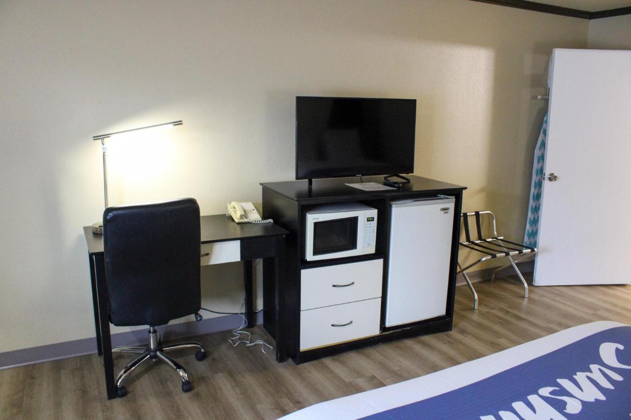 Days Inn By Wyndham Bend Esterno foto