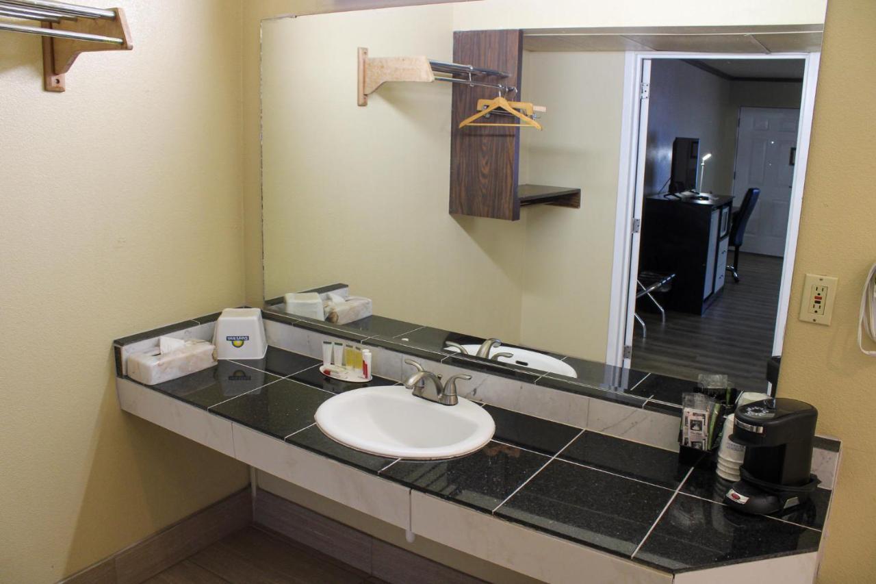 Days Inn By Wyndham Bend Esterno foto