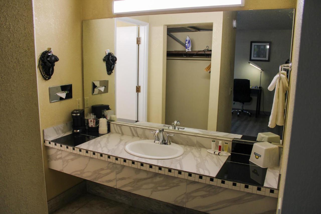 Days Inn By Wyndham Bend Esterno foto