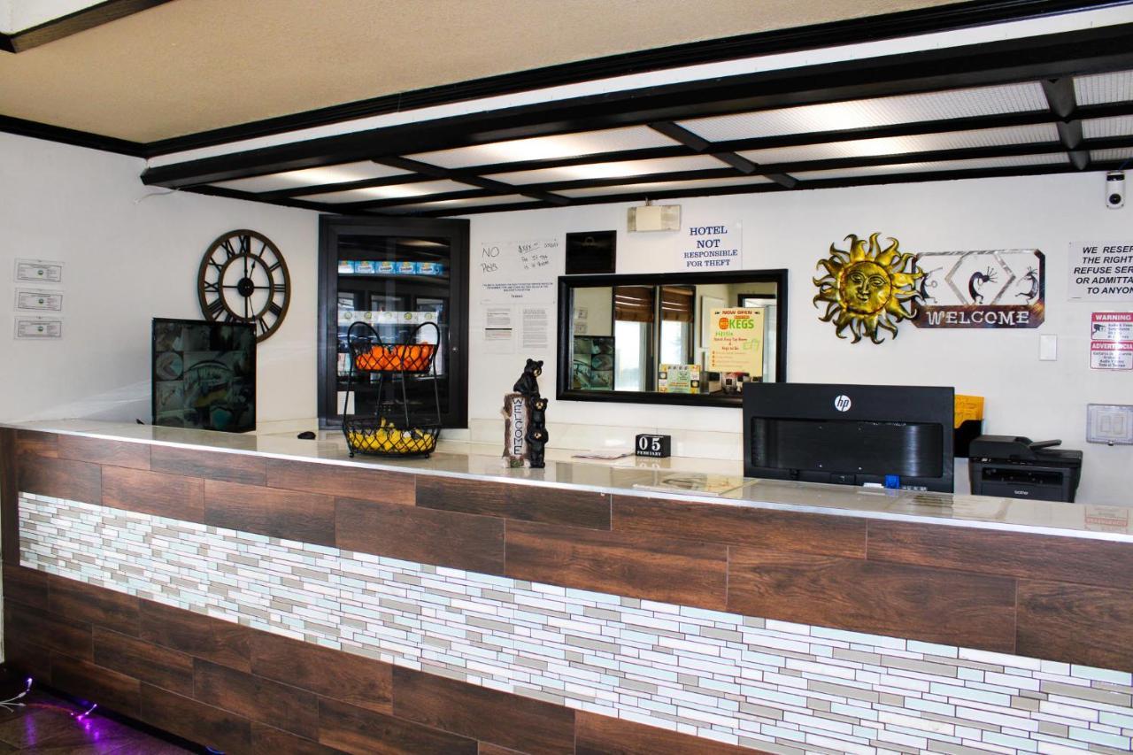 Days Inn By Wyndham Bend Esterno foto
