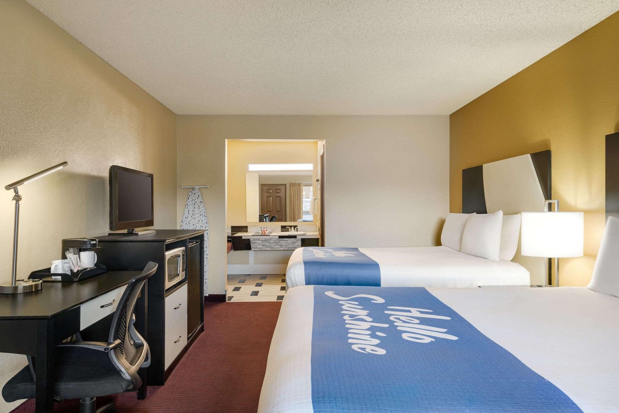 Days Inn By Wyndham Bend Esterno foto