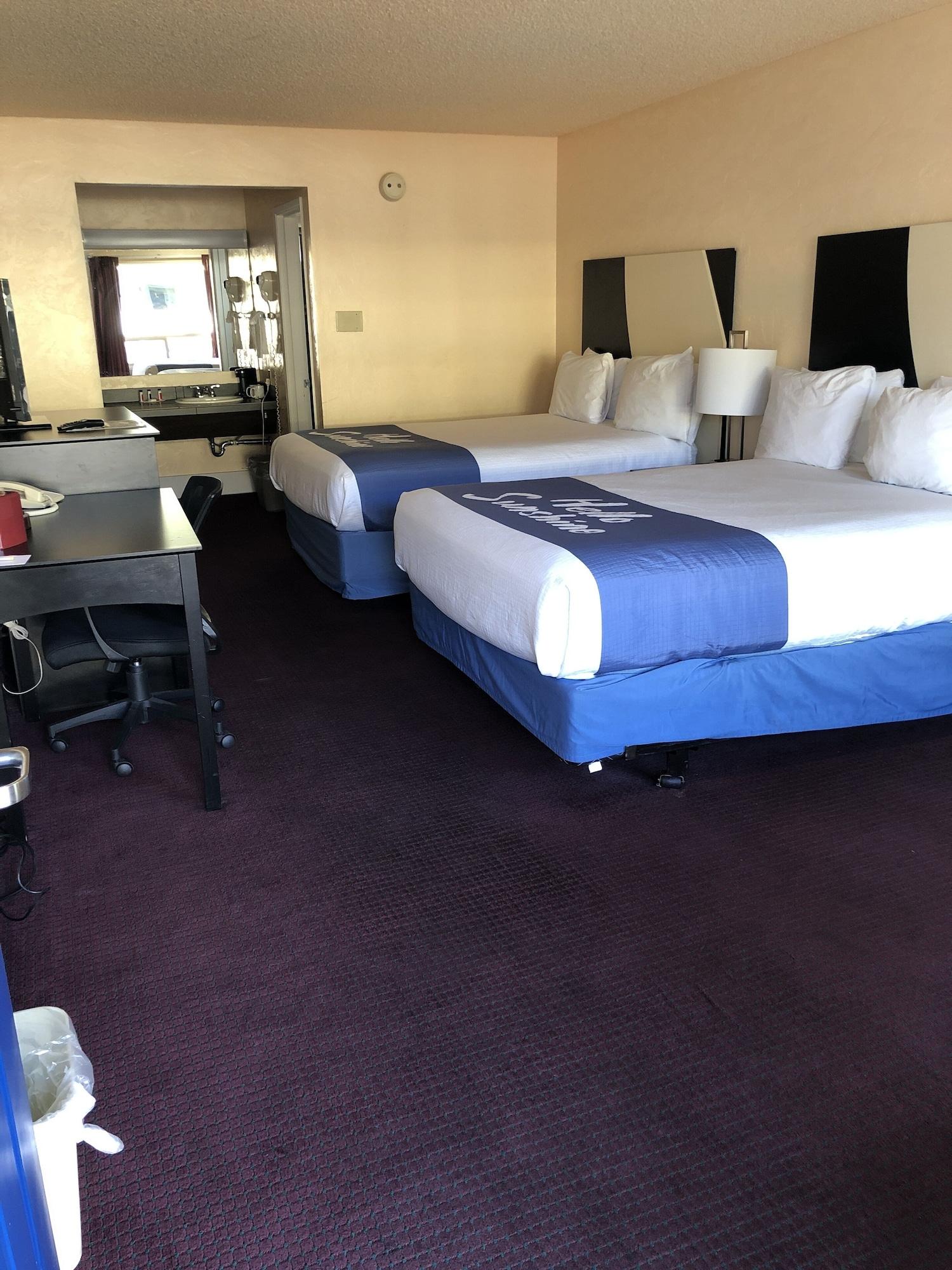 Days Inn By Wyndham Bend Esterno foto