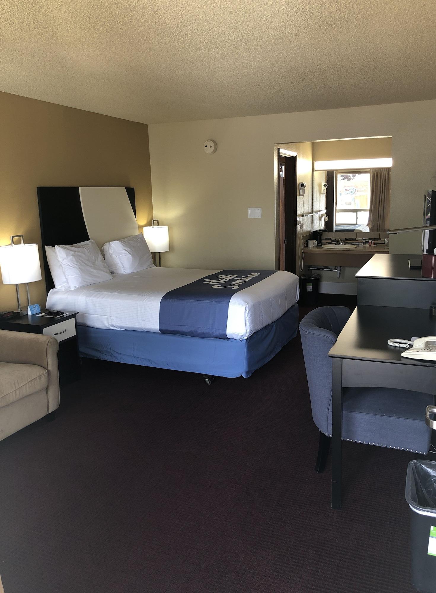 Days Inn By Wyndham Bend Esterno foto