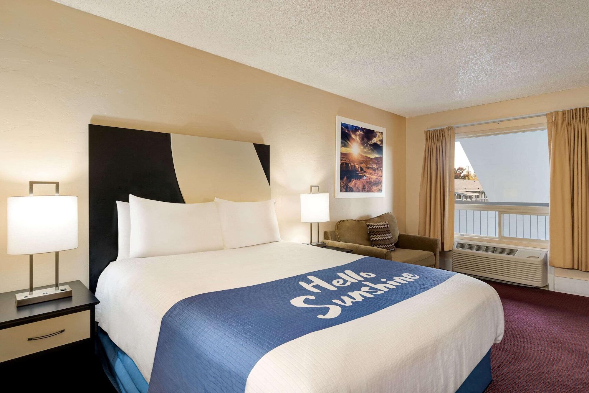 Days Inn By Wyndham Bend Esterno foto