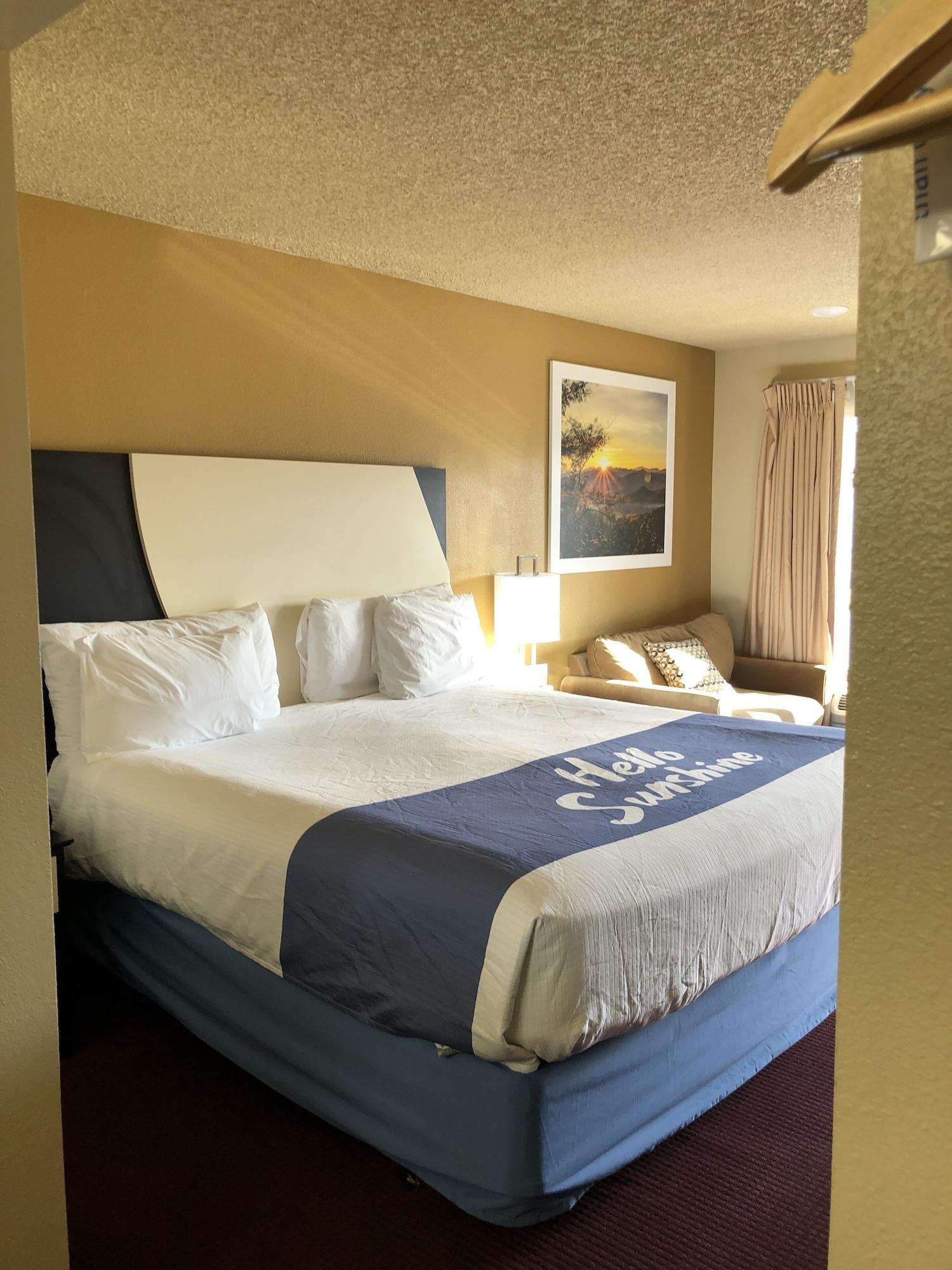 Days Inn By Wyndham Bend Esterno foto