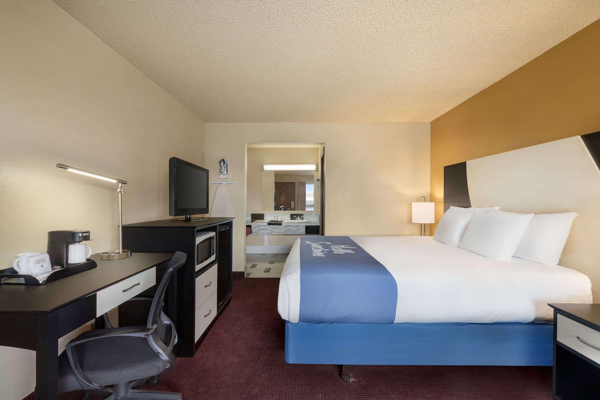 Days Inn By Wyndham Bend Esterno foto