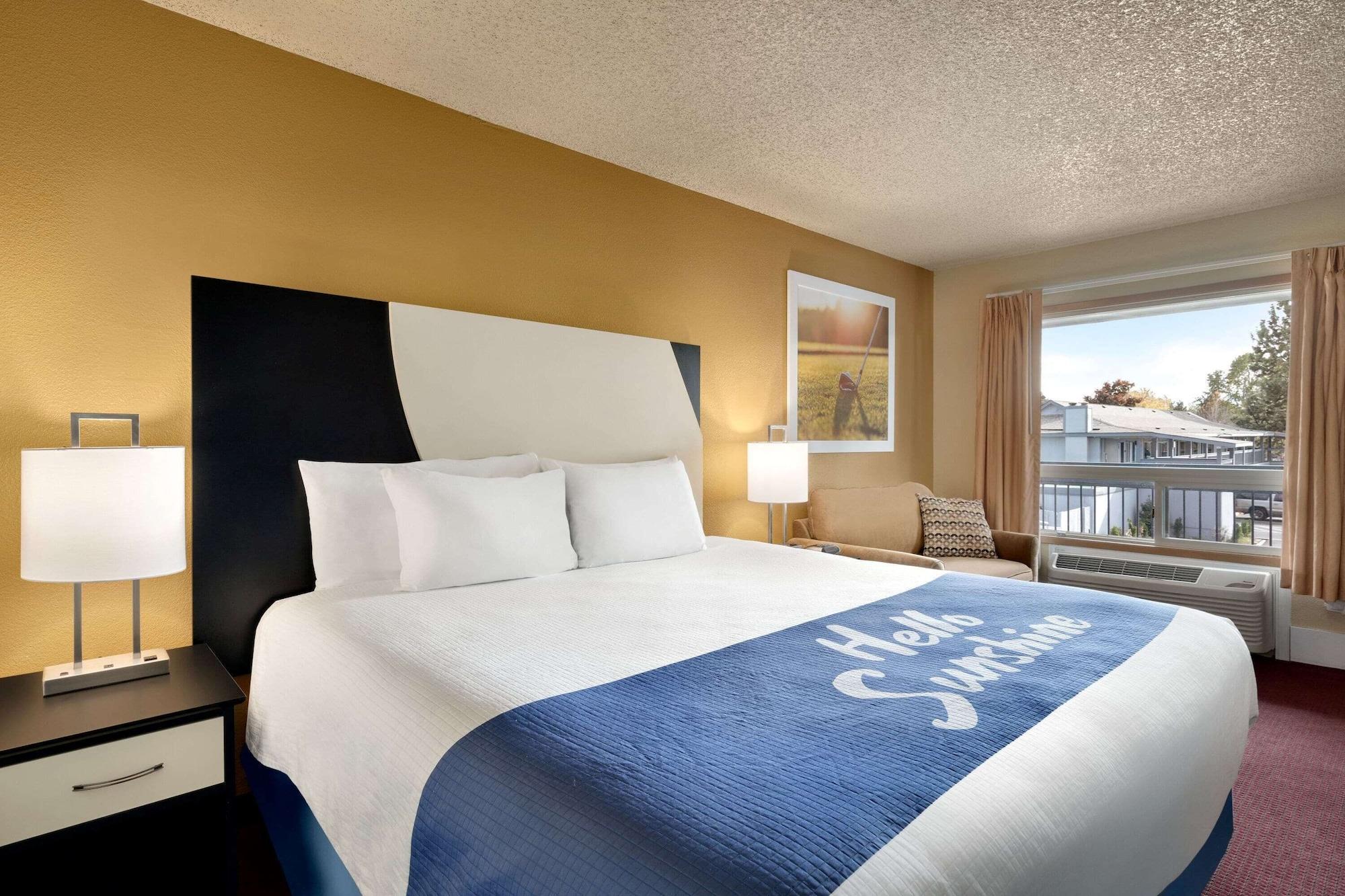 Days Inn By Wyndham Bend Esterno foto