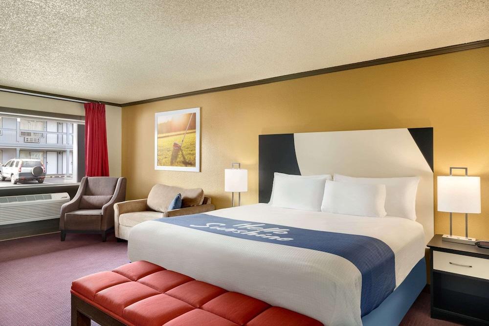 Days Inn By Wyndham Bend Esterno foto
