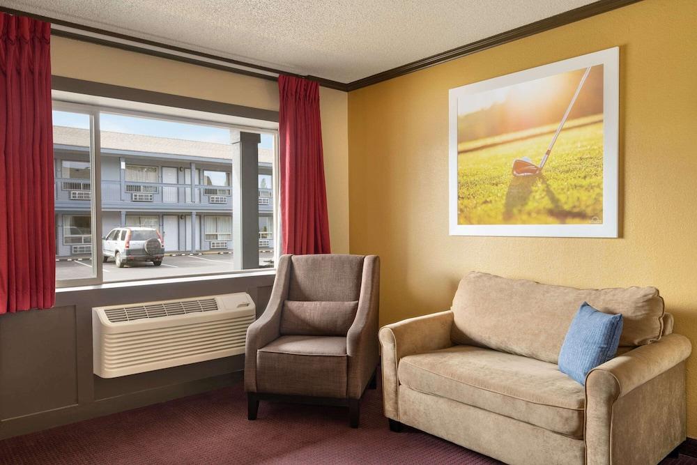 Days Inn By Wyndham Bend Esterno foto