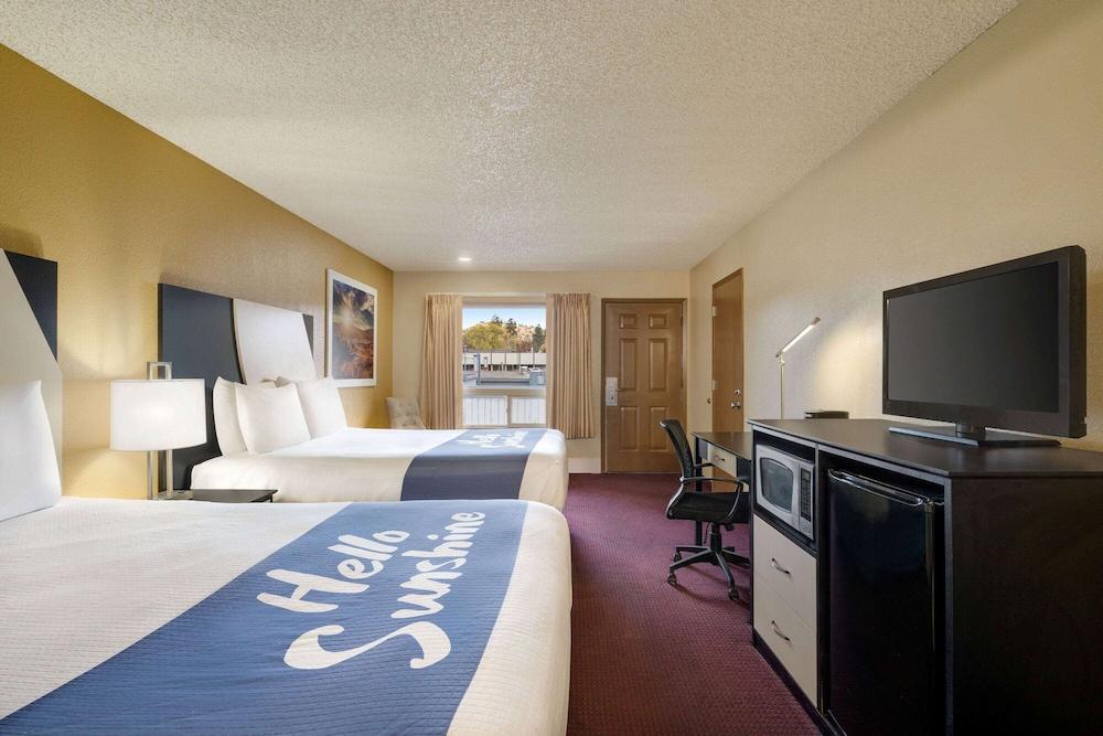 Days Inn By Wyndham Bend Esterno foto