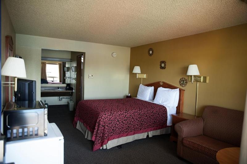Days Inn By Wyndham Bend Esterno foto