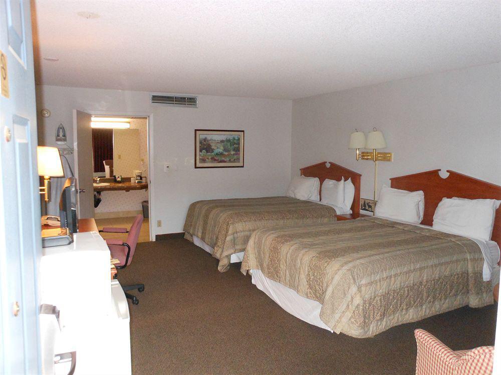 Days Inn By Wyndham Bend Esterno foto